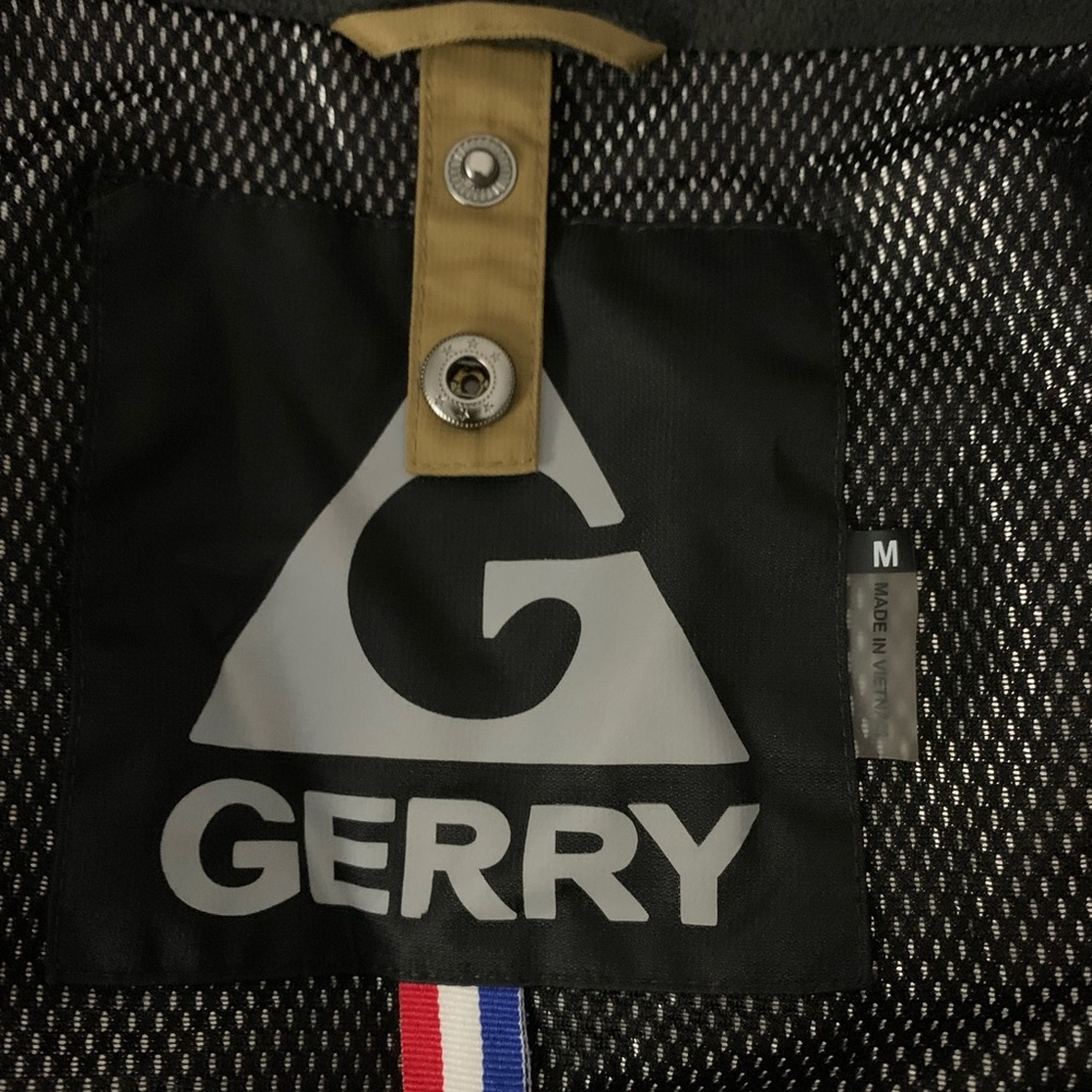 Gerry Shell Jacket - Perfect Outer Layer for Snowboarding/Skiing - Picture 4 of 8